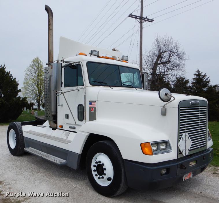image for item DE8286 1999 Freightliner FLD semi truck