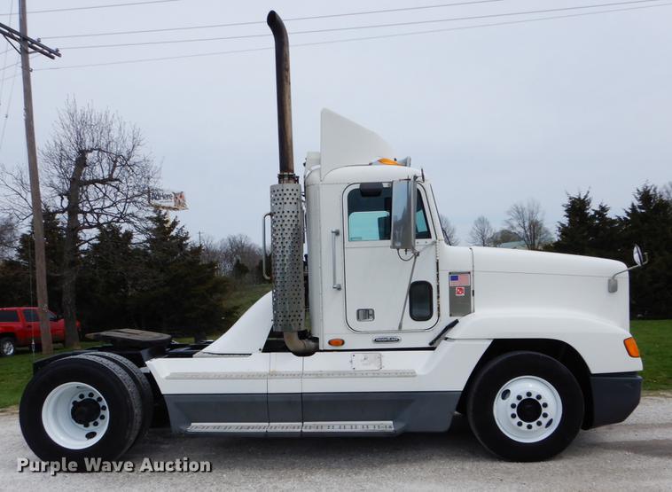 image for item DE8286 1999 Freightliner FLD semi truck