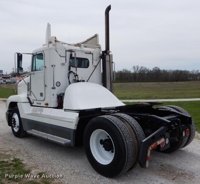 image for item DE8286 1999 Freightliner FLD semi truck