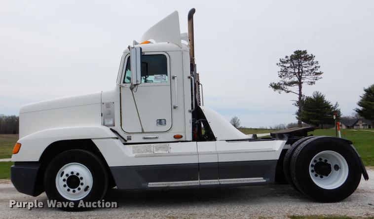 image for item DE8286 1999 Freightliner FLD semi truck