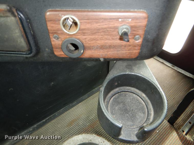 image for item DE8286 1999 Freightliner FLD semi truck