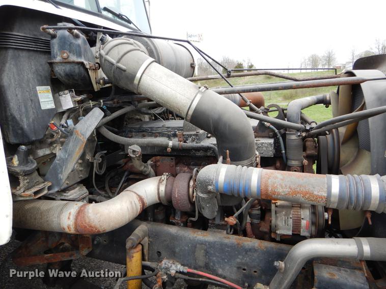 image for item DE8286 1999 Freightliner FLD semi truck