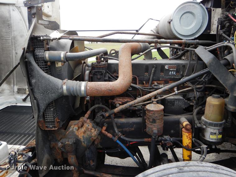 image for item DE8286 1999 Freightliner FLD semi truck