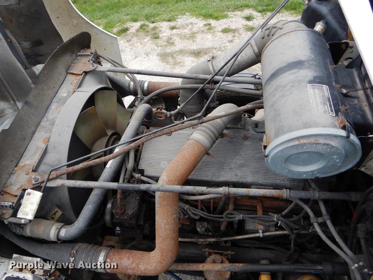 image for item DE8286 1999 Freightliner FLD semi truck