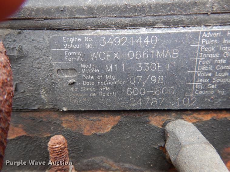 image for item DE8286 1999 Freightliner FLD semi truck