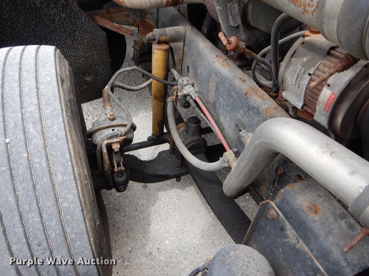 image for item DE8286 1999 Freightliner FLD semi truck