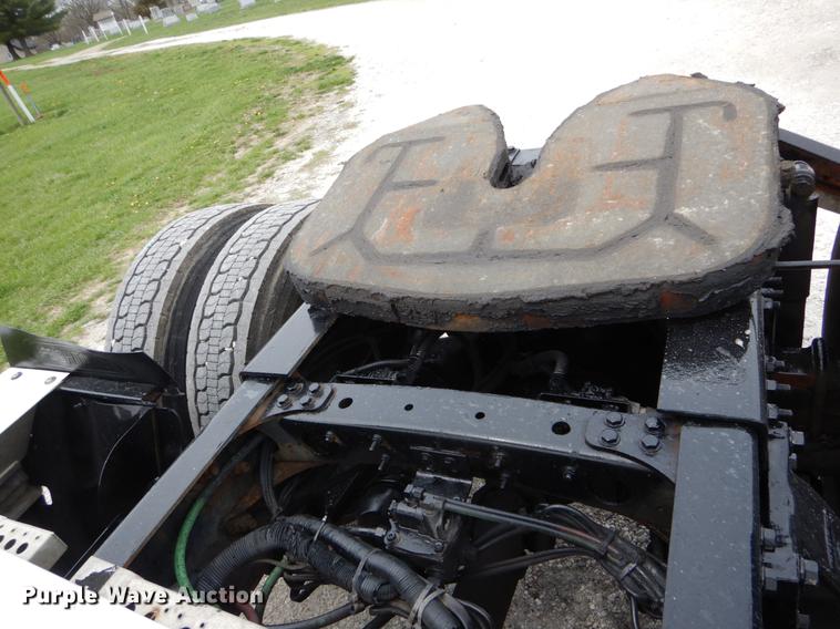 image for item DE8286 1999 Freightliner FLD semi truck