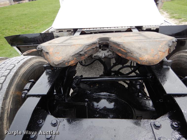 image for item DE8286 1999 Freightliner FLD semi truck