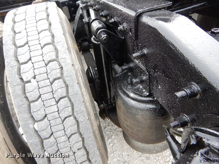 image for item DE8286 1999 Freightliner FLD semi truck