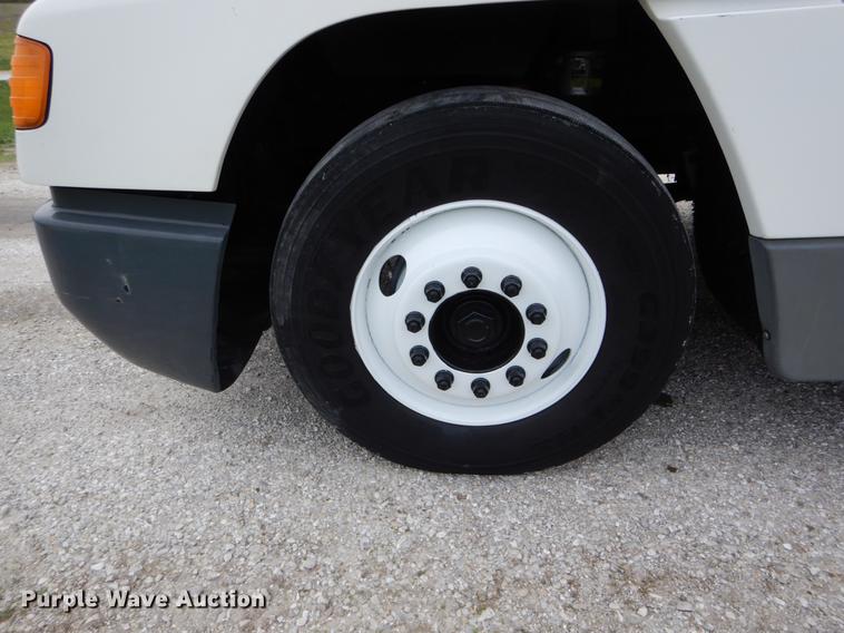 image for item DE8286 1999 Freightliner FLD semi truck