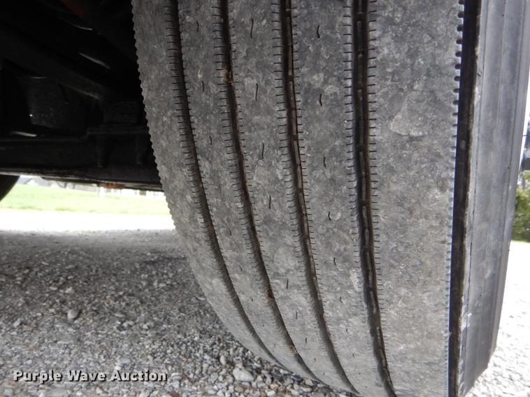 image for item DE8286 1999 Freightliner FLD semi truck