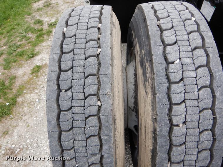 image for item DE8286 1999 Freightliner FLD semi truck