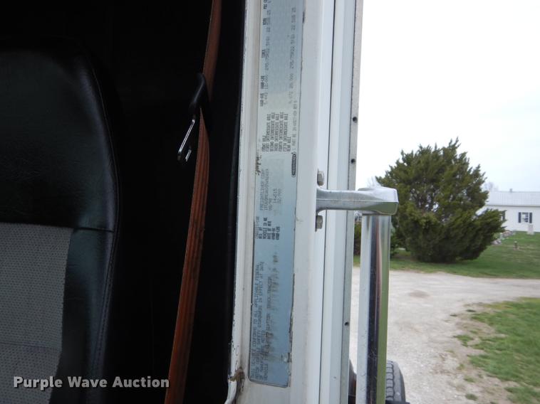 image for item DE8286 1999 Freightliner FLD semi truck