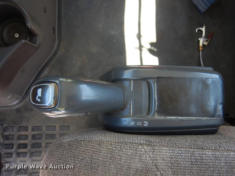 image for item DE8546 2012 Volvo VNM62T200 semi truck