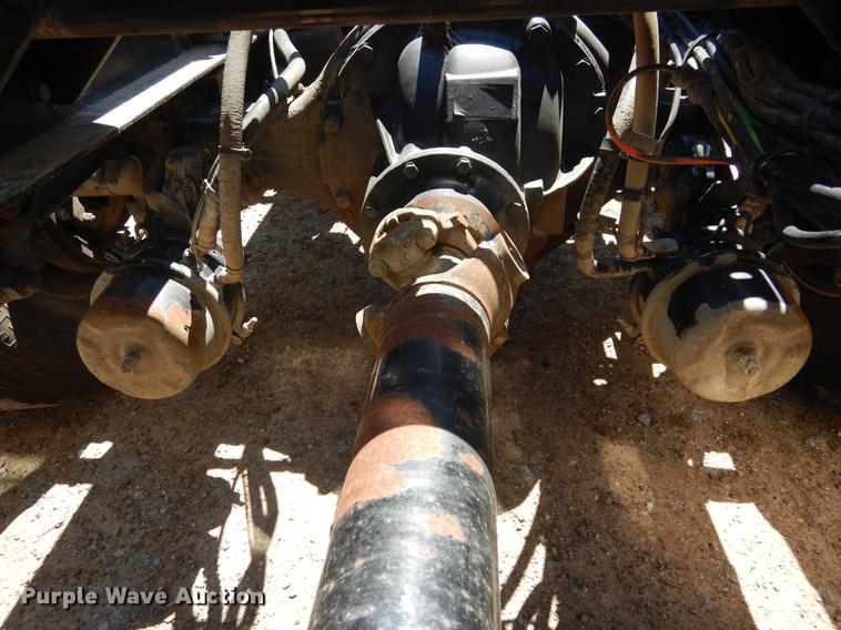 image for item DE8546 2012 Volvo VNM62T200 semi truck