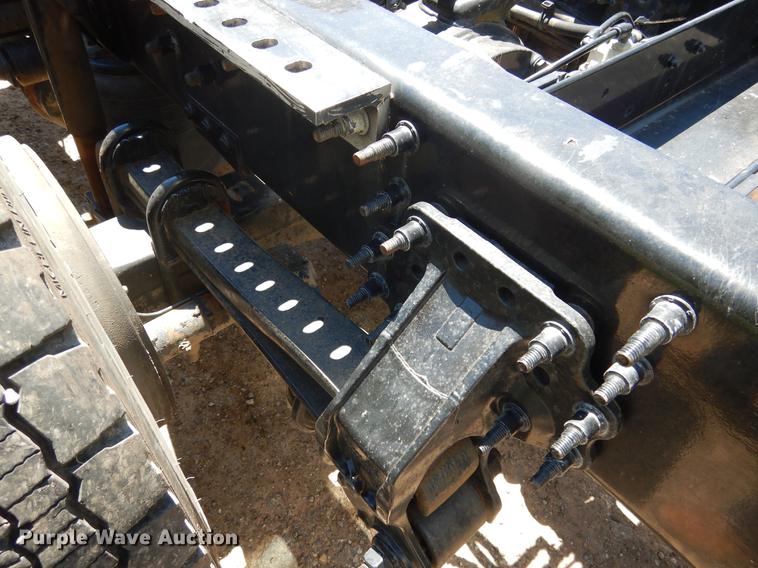 image for item DE8546 2012 Volvo VNM62T200 semi truck