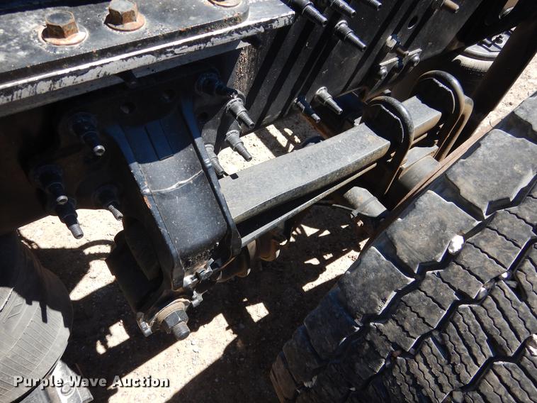 image for item DE8546 2012 Volvo VNM62T200 semi truck