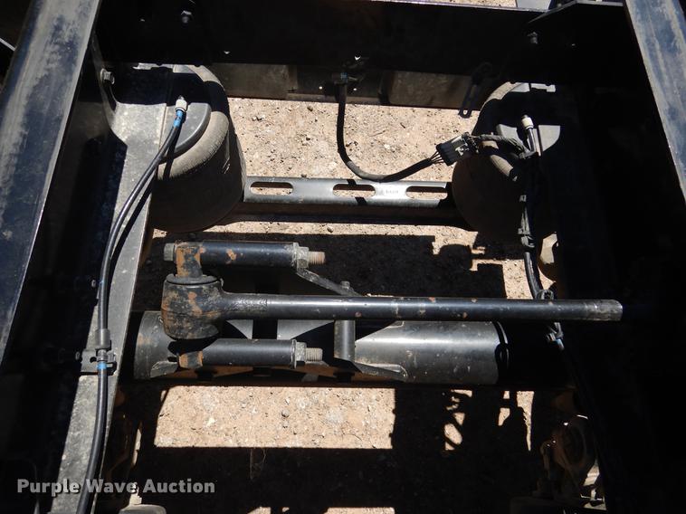 image for item DE8546 2012 Volvo VNM62T200 semi truck