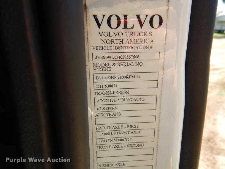 image for item DE8546 2012 Volvo VNM62T200 semi truck