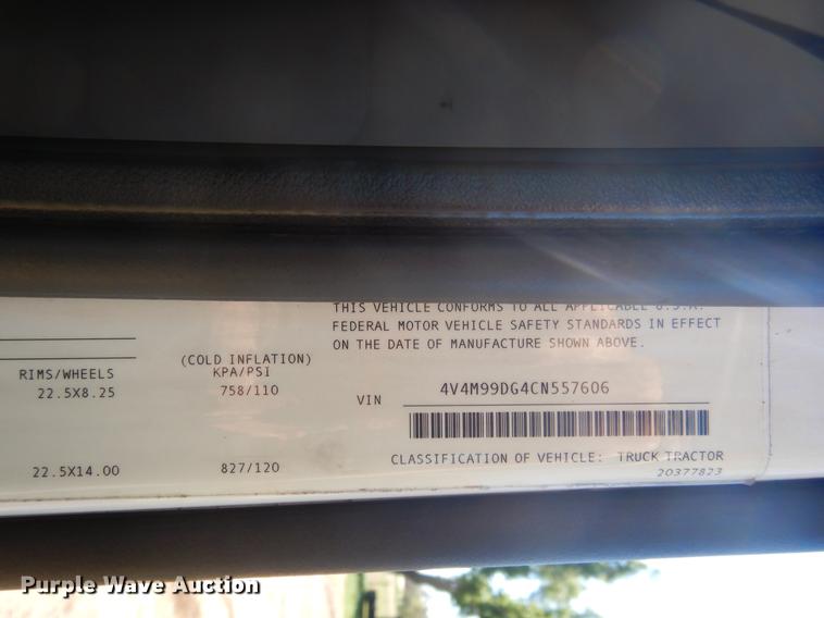 image for item DE8546 2012 Volvo VNM62T200 semi truck