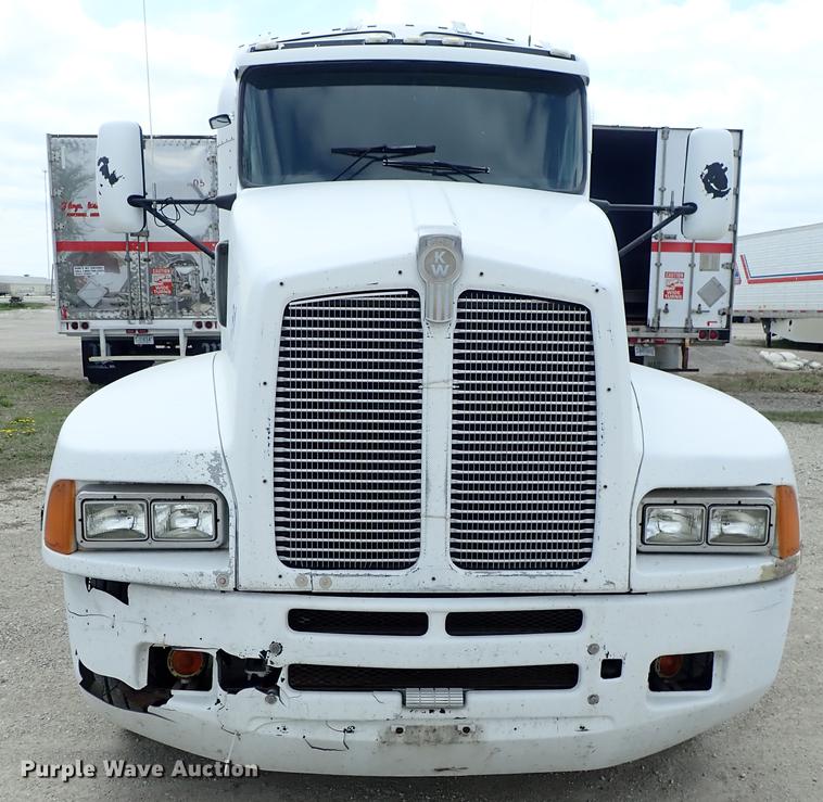 image for item DF1110 2001 Kenworth T600 semi truck