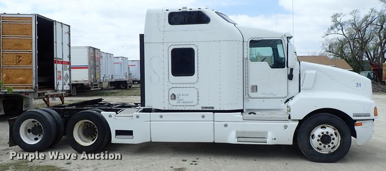 image for item DF1110 2001 Kenworth T600 semi truck