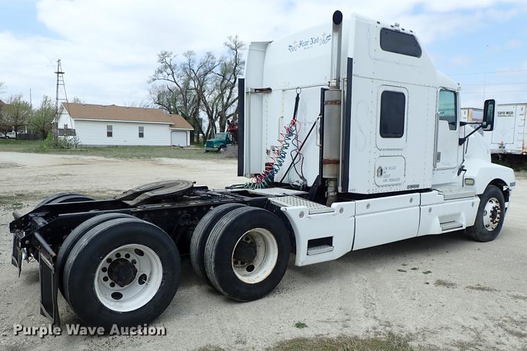 image for item DF1110 2001 Kenworth T600 semi truck