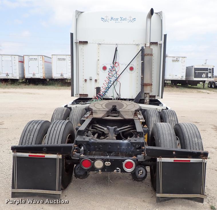 image for item DF1110 2001 Kenworth T600 semi truck