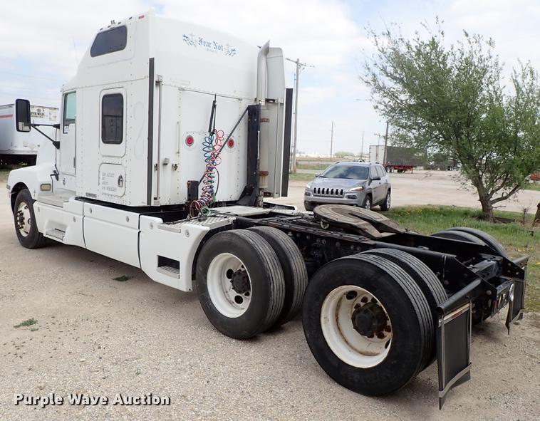 image for item DF1110 2001 Kenworth T600 semi truck