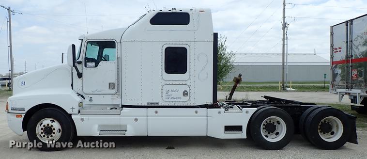 image for item DF1110 2001 Kenworth T600 semi truck