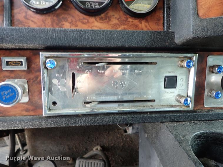 image for item DF1110 2001 Kenworth T600 semi truck