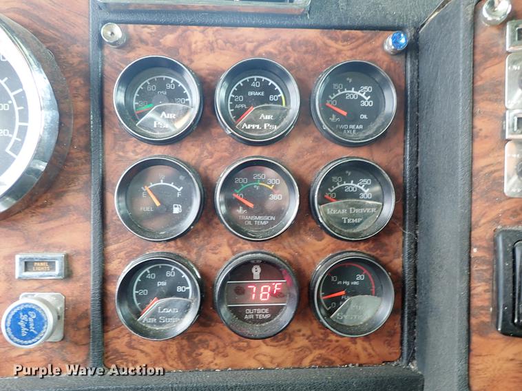 image for item DF1110 2001 Kenworth T600 semi truck