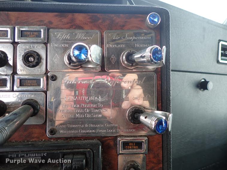 image for item DF1110 2001 Kenworth T600 semi truck