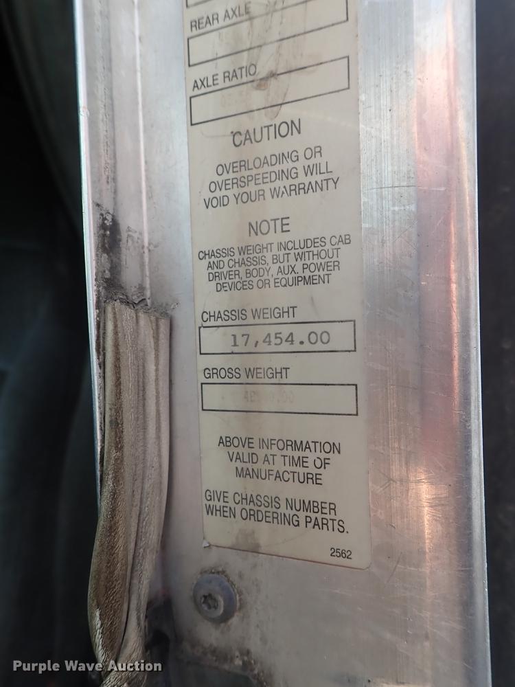 image for item DF1110 2001 Kenworth T600 semi truck