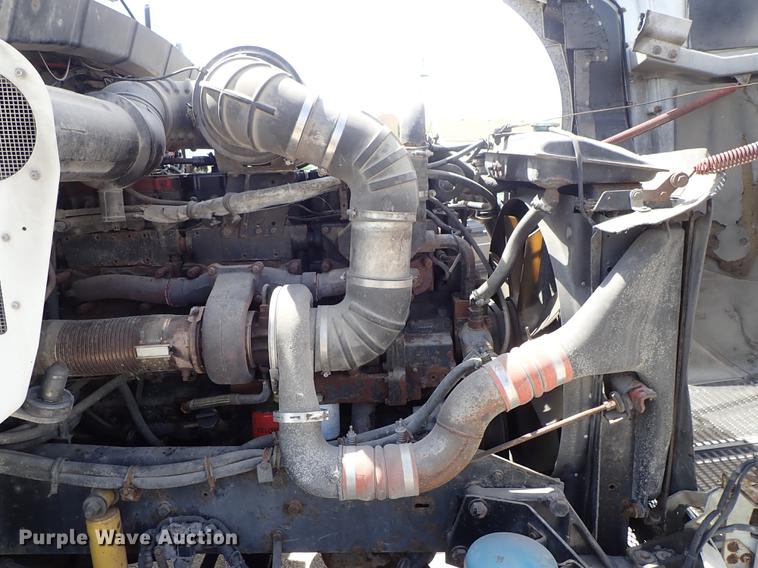 image for item DF1110 2001 Kenworth T600 semi truck