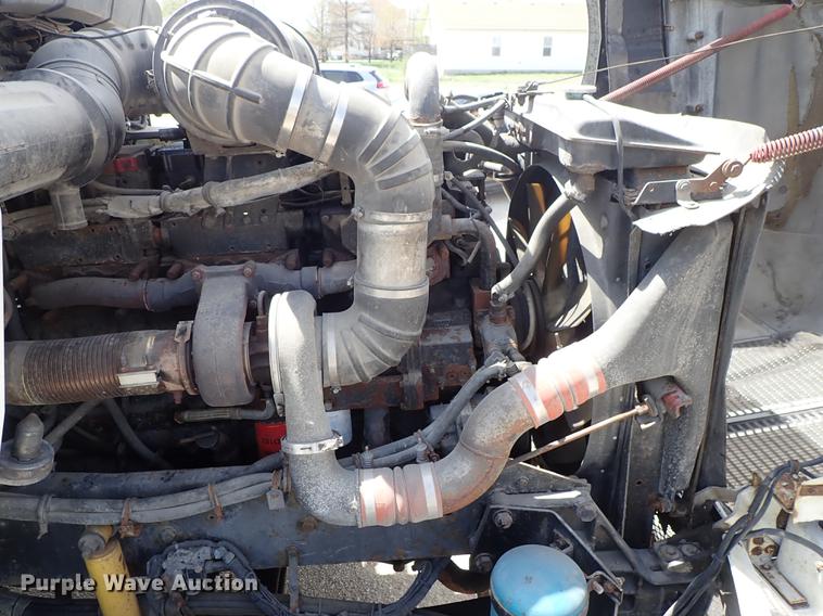 image for item DF1110 2001 Kenworth T600 semi truck