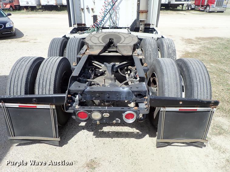 image for item DF1110 2001 Kenworth T600 semi truck