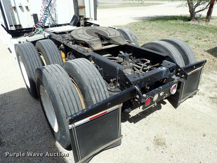 image for item DF1110 2001 Kenworth T600 semi truck