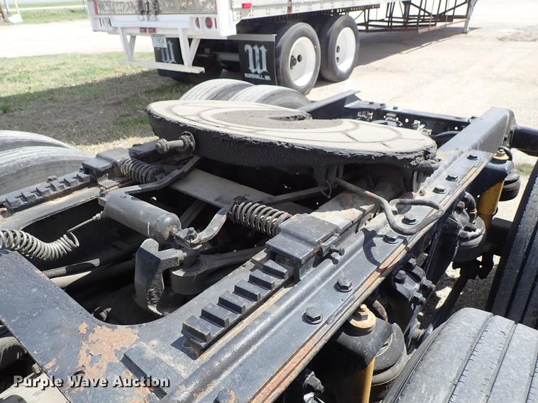 image for item DF1110 2001 Kenworth T600 semi truck