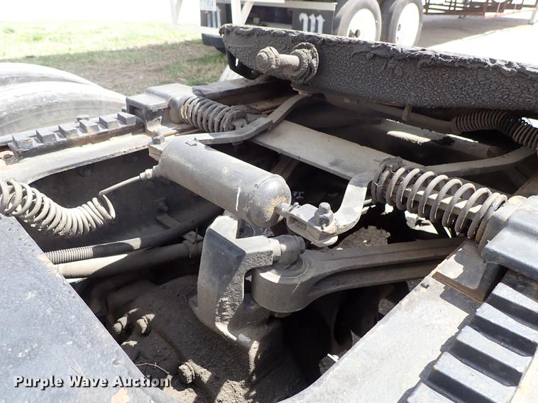 image for item DF1110 2001 Kenworth T600 semi truck