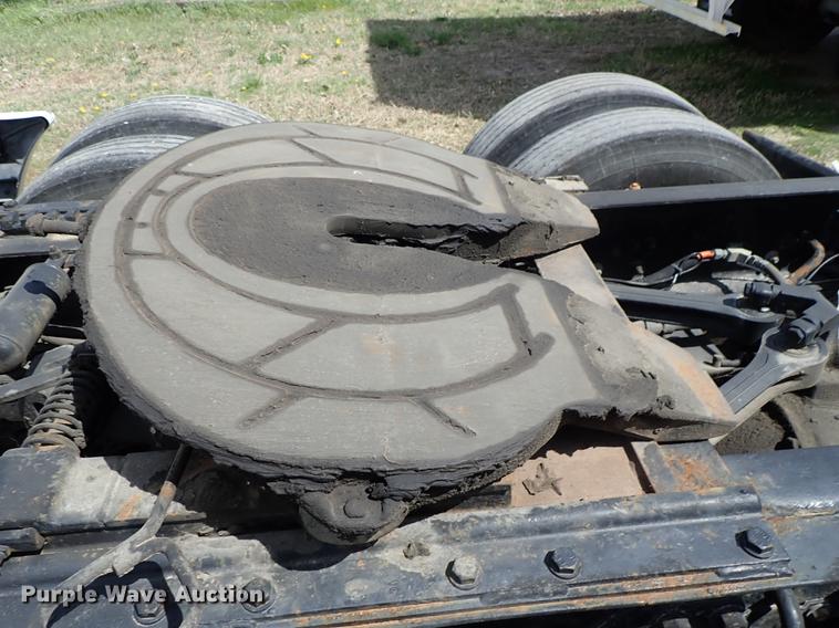 image for item DF1110 2001 Kenworth T600 semi truck