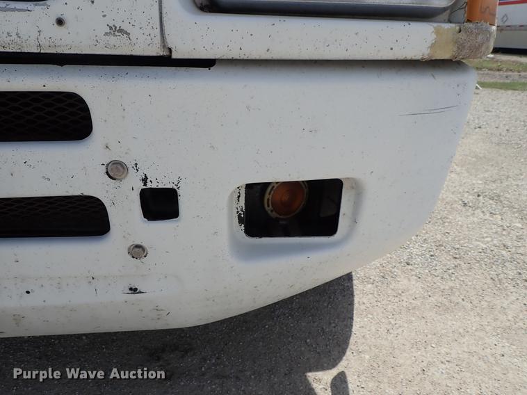 image for item DF1110 2001 Kenworth T600 semi truck