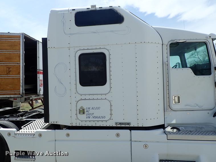 image for item DF1110 2001 Kenworth T600 semi truck