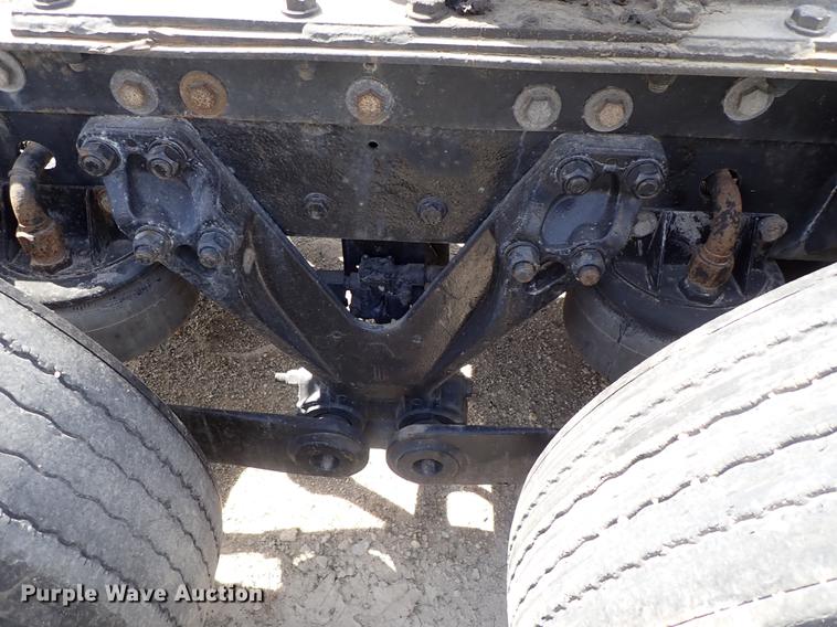 image for item DF1110 2001 Kenworth T600 semi truck