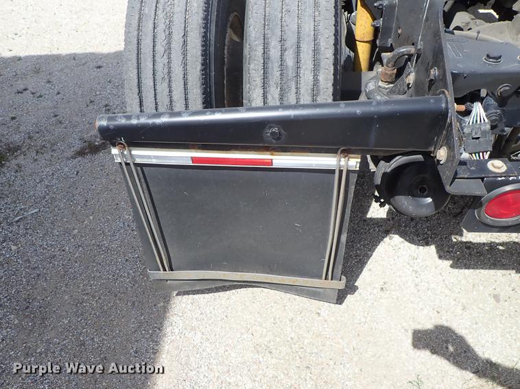 image for item DF1110 2001 Kenworth T600 semi truck