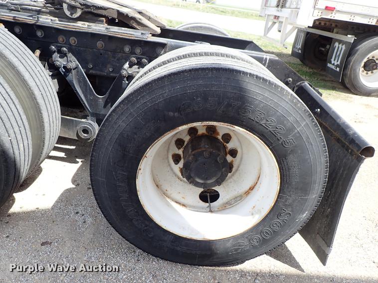 image for item DF1110 2001 Kenworth T600 semi truck