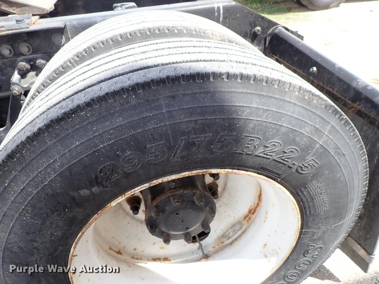 image for item DF1110 2001 Kenworth T600 semi truck