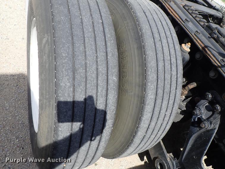 image for item DF1110 2001 Kenworth T600 semi truck