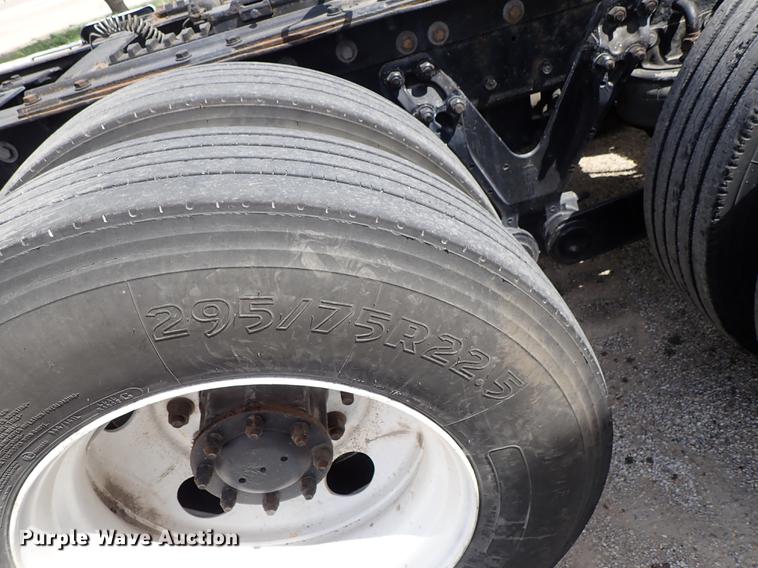 image for item DF1110 2001 Kenworth T600 semi truck