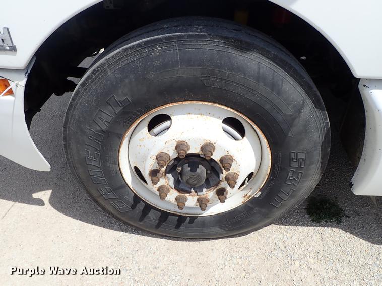 image for item DF1110 2001 Kenworth T600 semi truck